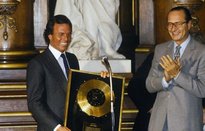 Julio Iglesias junto al Presidente Jacques Chirac. Foto: Instagram