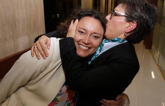 Claudia López, junto con la senadora Angélica Garzón. Foto: Twitter
