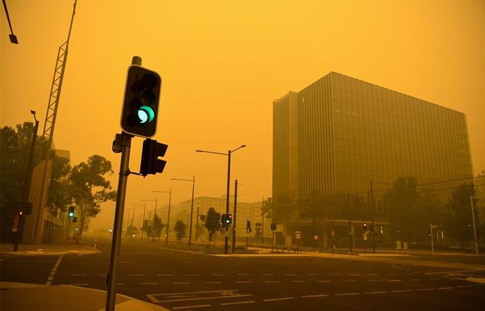 Capa de neblina humo en Canberra, Australia. Foto: EFE