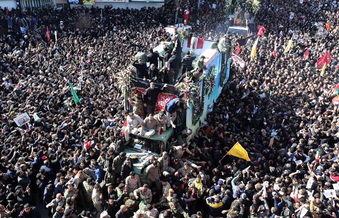El funeral de Solemaini ha sido uno de los más grandes en Irán. Foto: EFE
