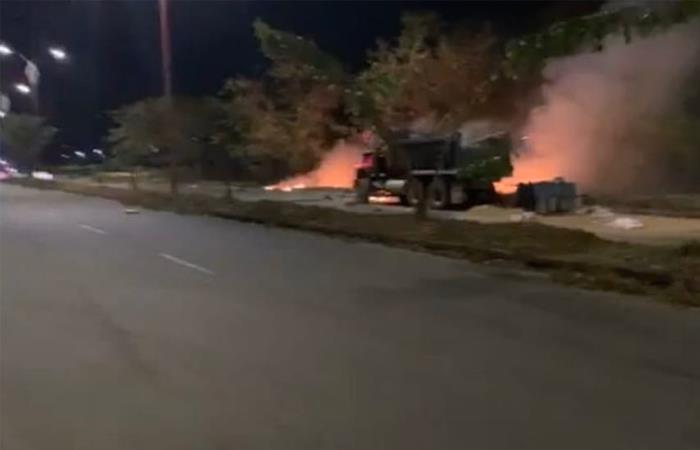 Los explosivos estallaron frente a las instalaciones del Grupo Aéreo del Casanare. Foto: Twitter