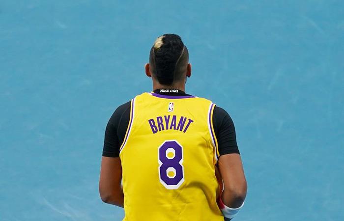 Nick Kyrgios y su homenaje a Kobe Bryant. Foto: EFE