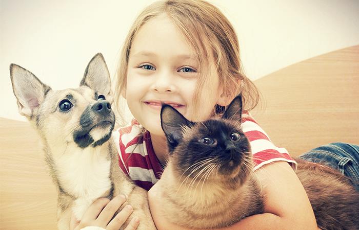 Mascotas y niños: Una excelente combinación. Foto: Shutterstock