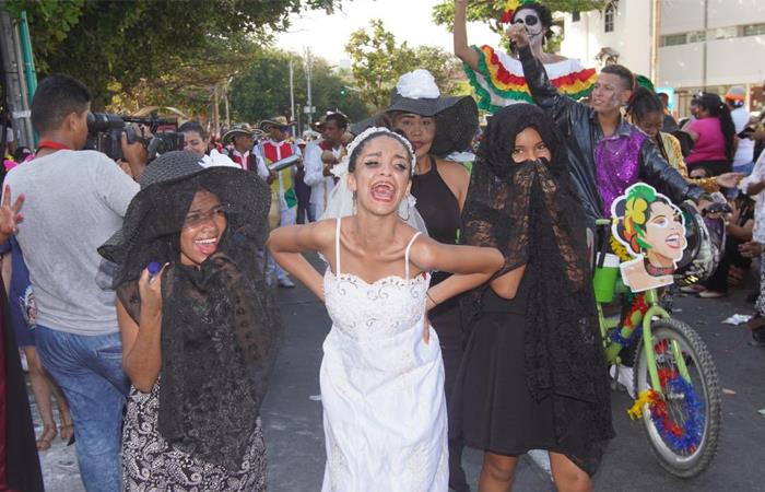Las viudas de ' Joselito Carnaval' lloraron su 'partida'. Foto: Twitter