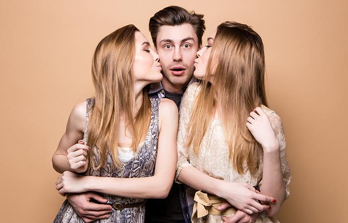 ¿Qué es el beso de tres?. Foto: Shutterstock