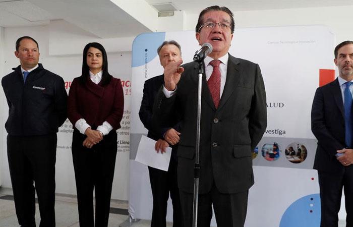 Ministro de Salud, Fernando Ruíz, anunció los nuevos casos. Foto: EFE