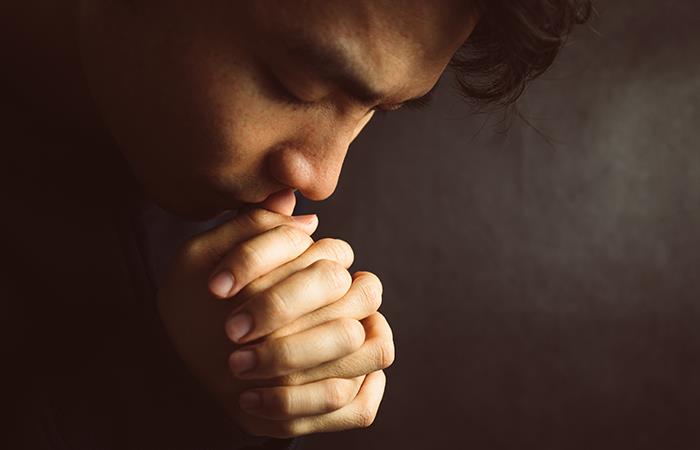 Termina la semana orando. Foto: Shutterstock