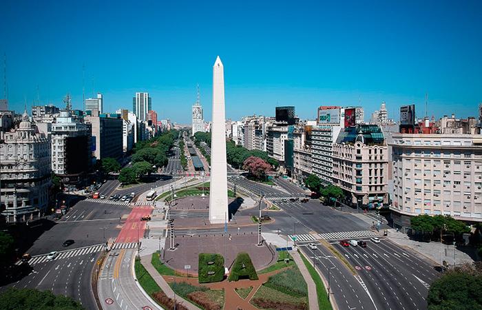 Así luce Buenos Aires tras la cuarentena decretada en toda Argentina. Foto: EFE