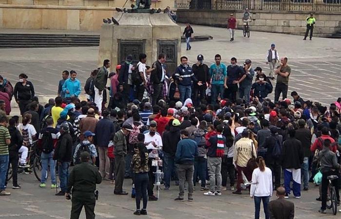 Decenas de personas protestan en Bogotá. Foto: Twitter
