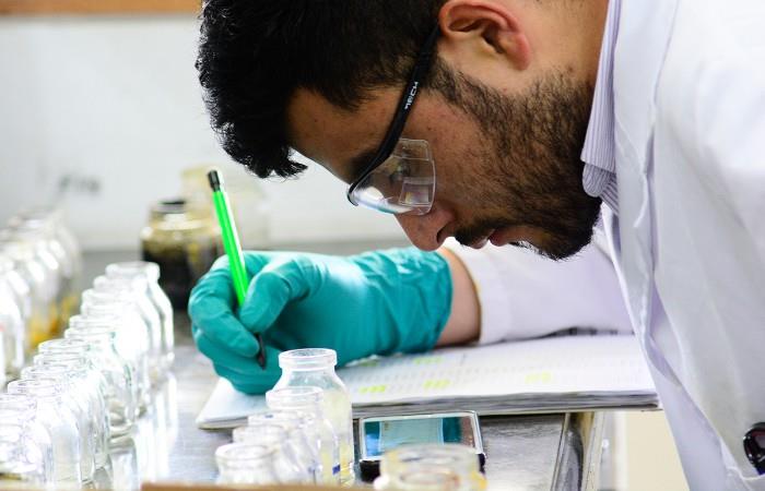 Varias Universidades han ofrecido sus laboratorios para realizar estas pruebas. Foto: Twitter