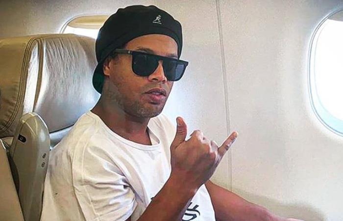 Ronaldinho fue detenido por presentar documentación falsa. Foto: Instagram