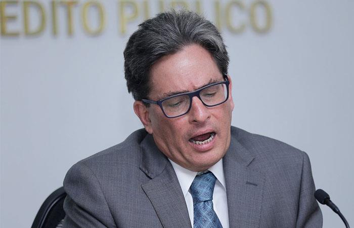 Alberto Carrasquilla, ministro de Hacienda, notificó la noticia a los colombianos. Foto: Twitter