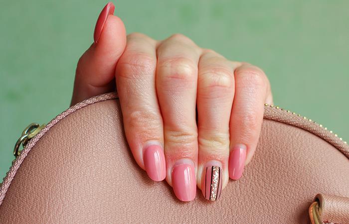 Sigue los pasos al pie de la letra para no arruinar tus uñas. Foto: Shutterstock