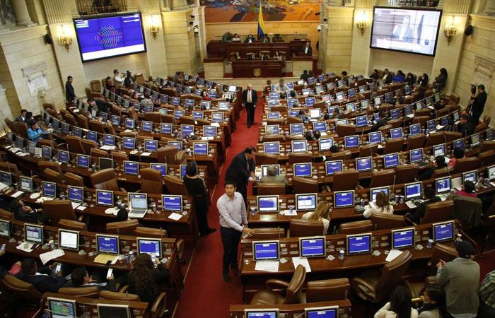 Congresistas sesionan en el Senado de la República. Foto: Twitter