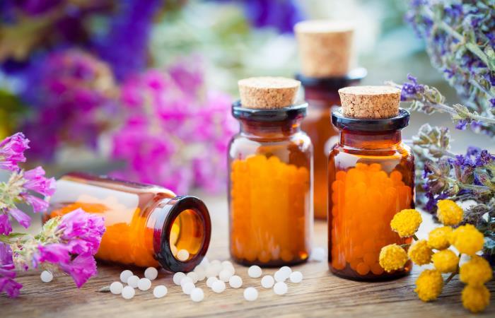 Botellas de glóbulos homeopáticos. Foto: Shutterstock