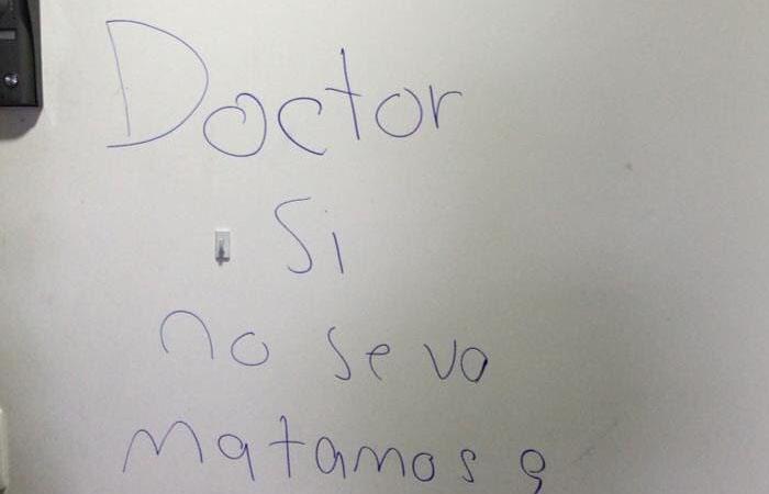 Amenaza que dejaron a un médico en Bogotá. Foto: Twitter