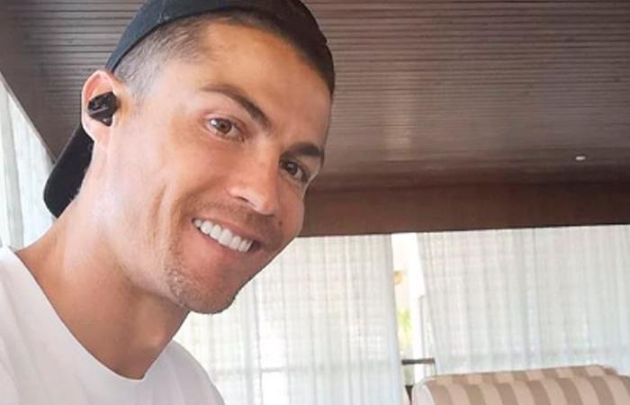 Cristiano Ronaldo entrena de manera juiciosa en casa. Foto: Instagram