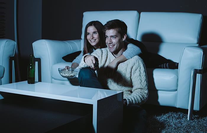 Las mejores películas para ver en pareja durante el confinamiento. Foto: Shutterstock