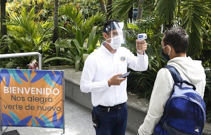 Colombia es el claro ejemplo de que el virus también actúa en las zonas con clima cálido. (). Foto: EFE