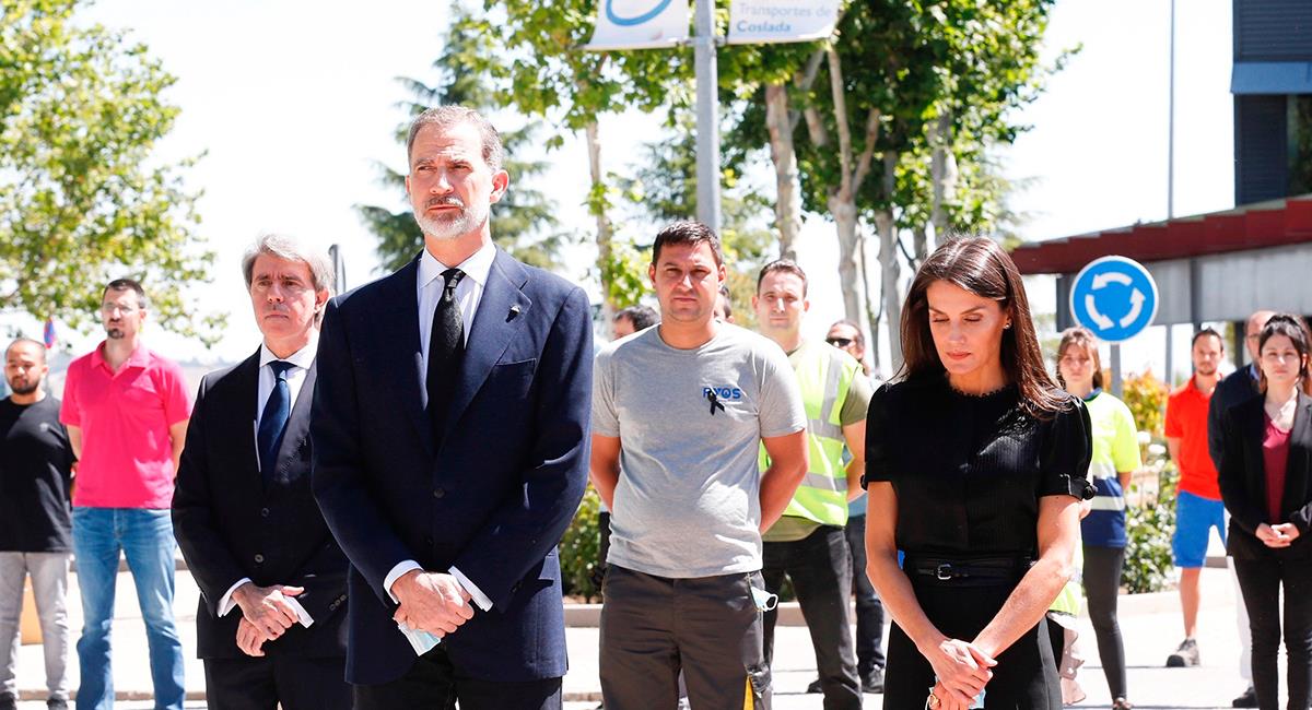 Los reyes de España se unieron al homenaje póstumo para las víctimas. Foto: EFE