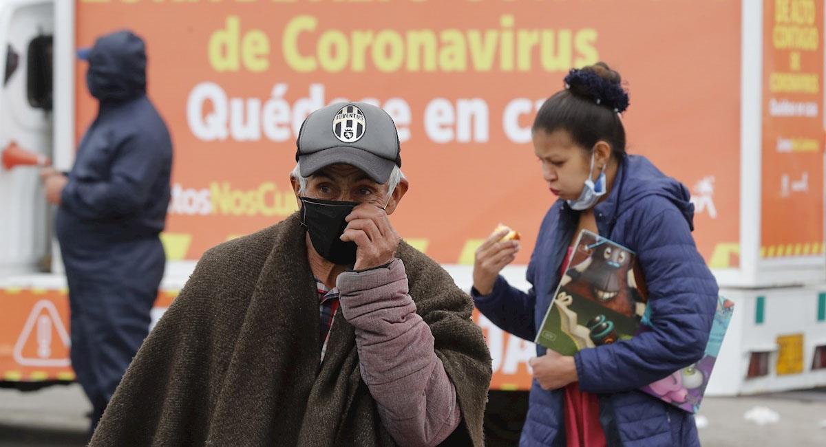 El mal uso del tapabocas puede acarrear una sanción en Bogotá. (). Foto: EFE
