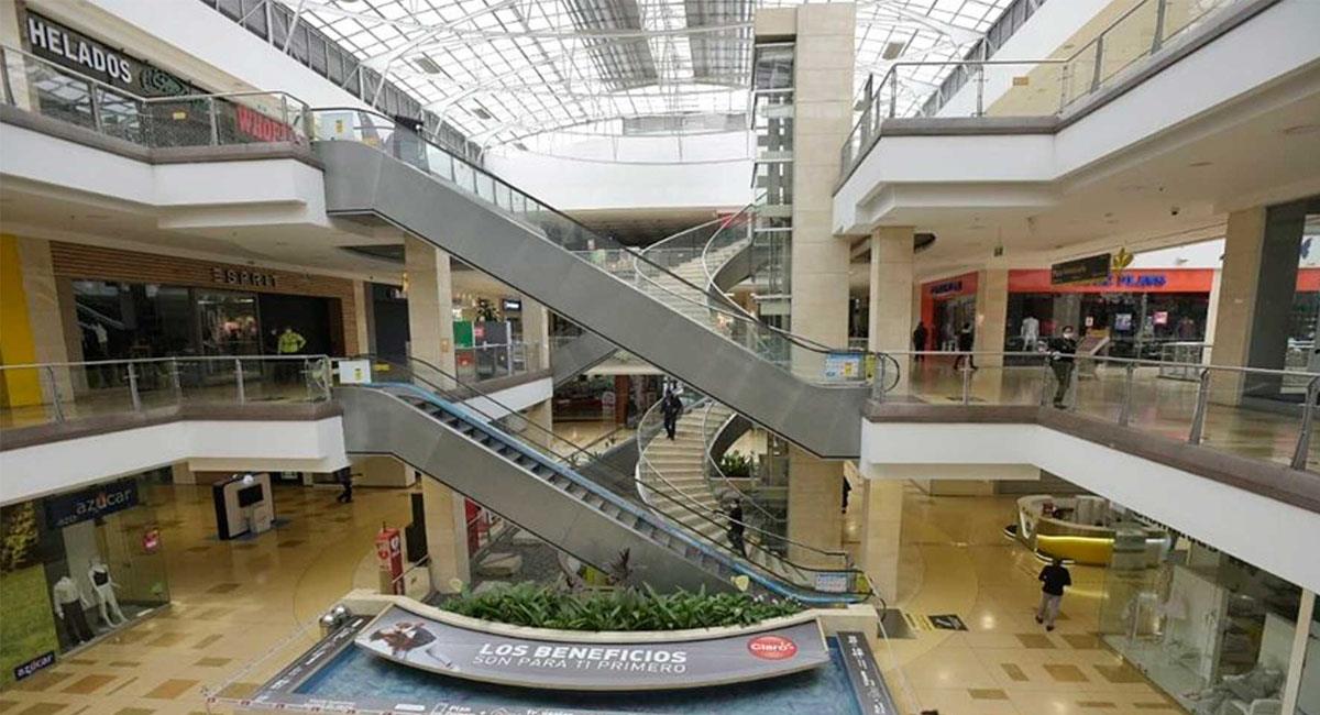 Varios centros comerciales han reiniciado sus actividades pensando en este día sin IVA. Foto: Presidencia