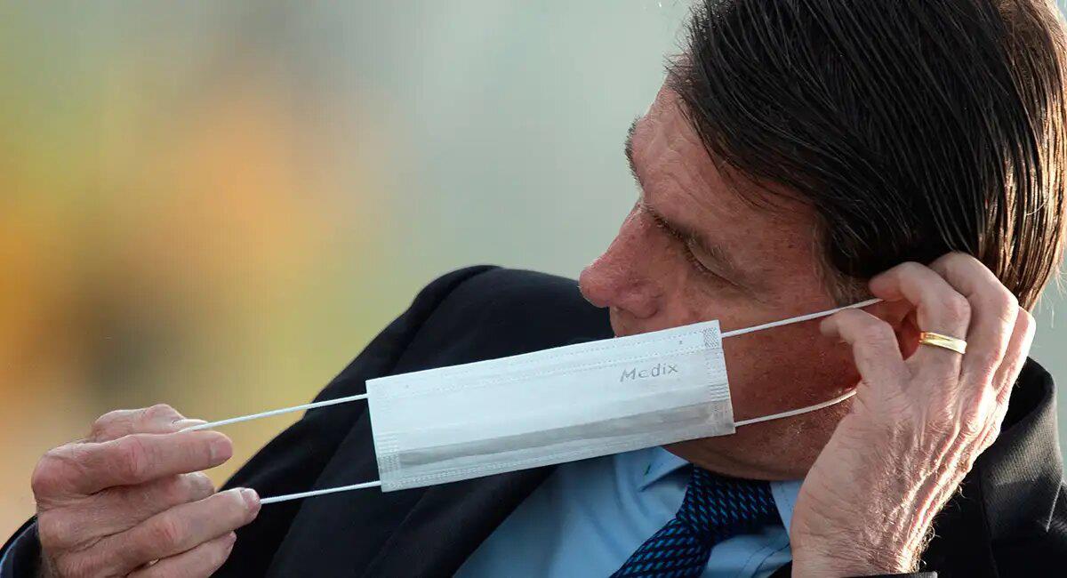 Jair Bolsonaro se negaba a usar tapabocas pese a la pandemia. Foto: EFE