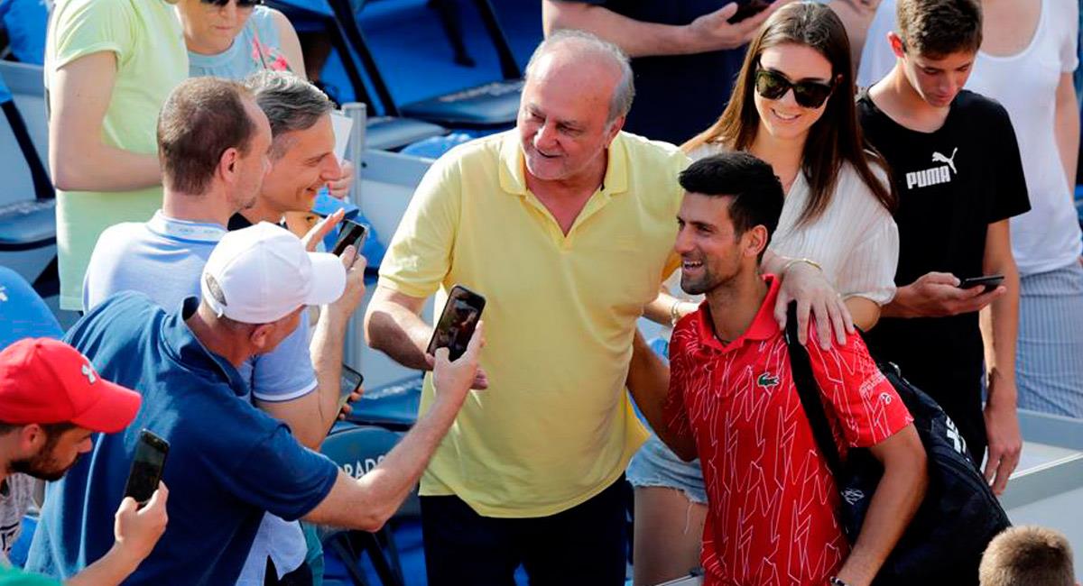 Novak Djokovic con los fans en el torneo donde se contagio de Covid 19. Foto: EFE