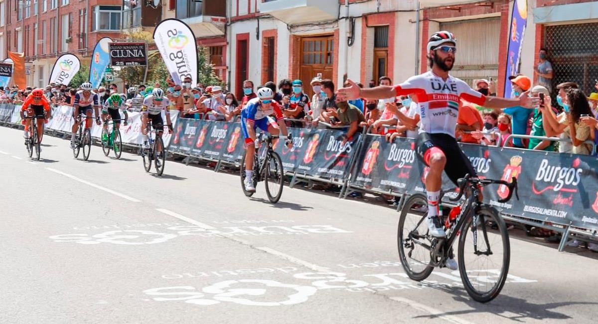 Fernando Gaviria ganando la segunda etapa. Foto: Twitter @VueltaABurgos