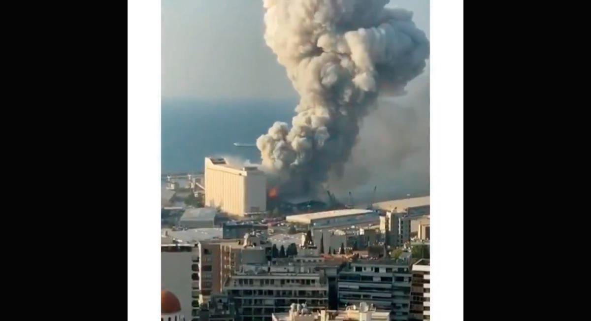 Explosión en Beirut deja más de 100 perdidas humanas. Foto: Twitter Captura de video @SteveCh23830830