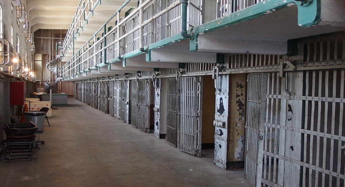 En muchas cárceles colombianas los delincuentes continúan violando la ley. Foto: Pixabay