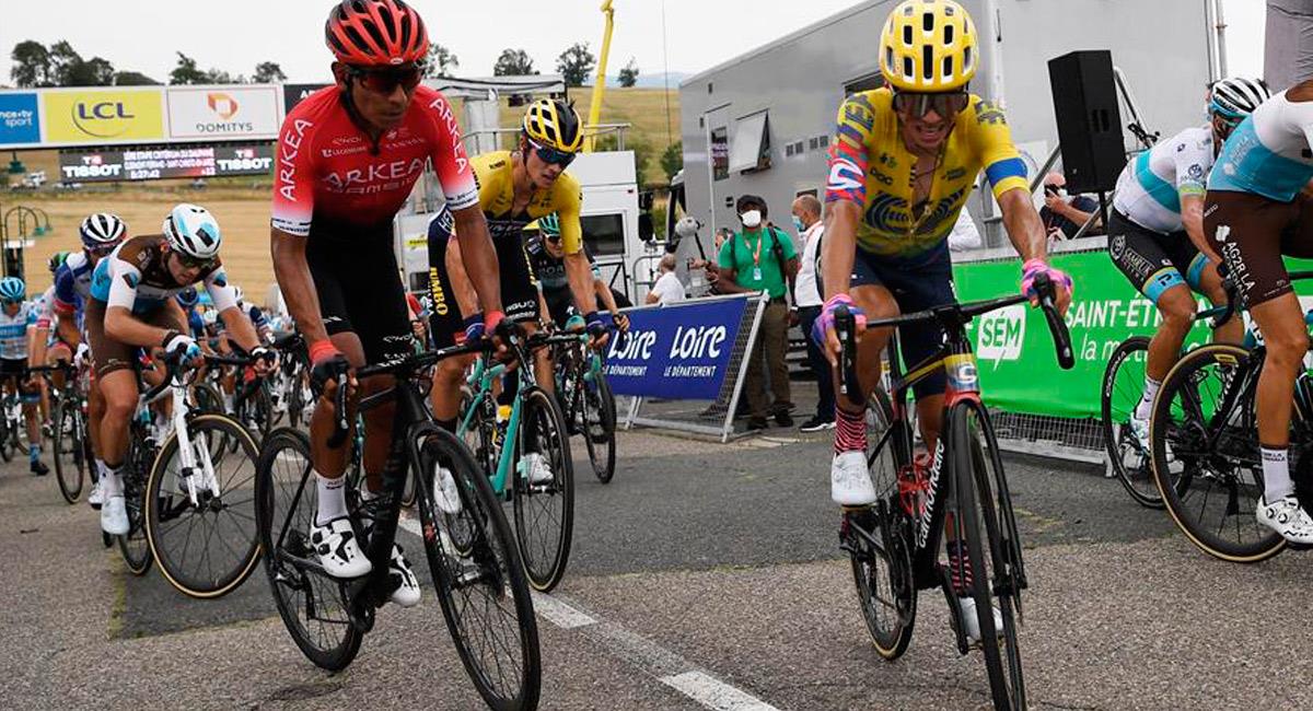 Sergio Higuita junto a Nairo Quintana en el Critérium du Daphiné. Foto: EFE