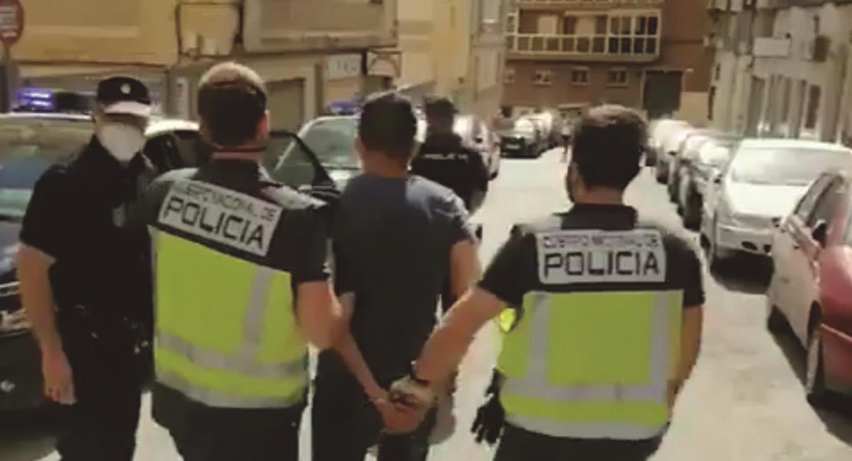 Arresto de 17 personas en España. Foto: Twitter @policia