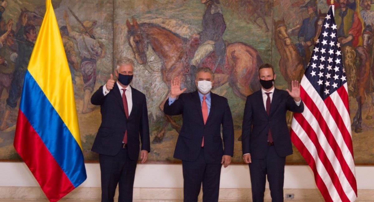 Presidente Iván Duque (c), junto con representantes del Gobierno de Estados Unidos. Foto: Twitter / @DFCgov