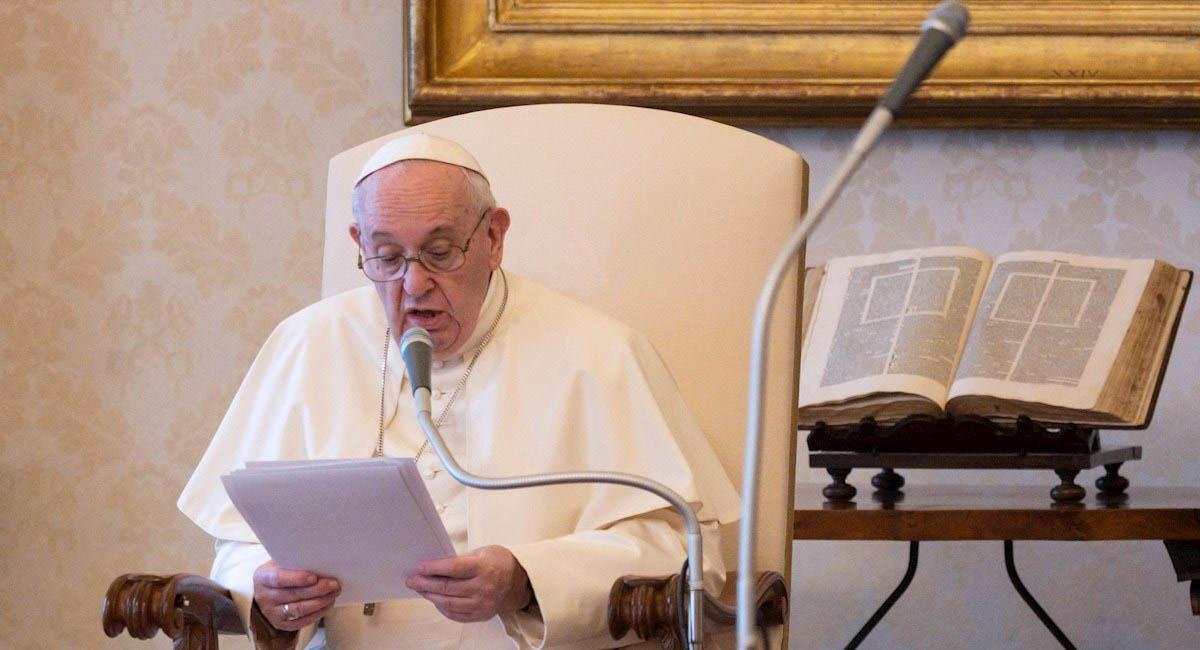 El Papa Francisco ruega por la salud de todo el mundo. Foto: EFE