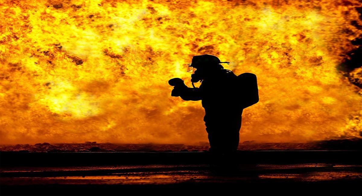 El incendio de una planta química preocupa a las autoridades. Foto: Pixabay