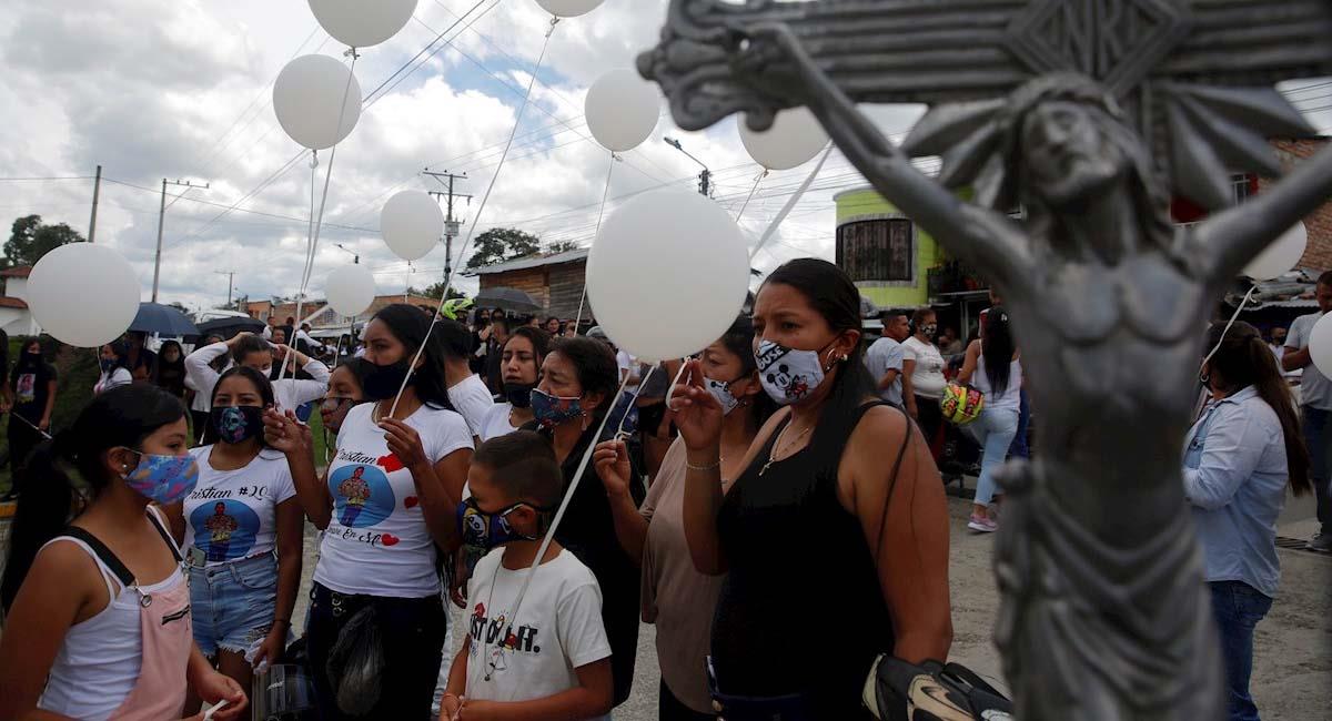 Entierro de víctimas de otra masacre en Cauca. Foto: EFE