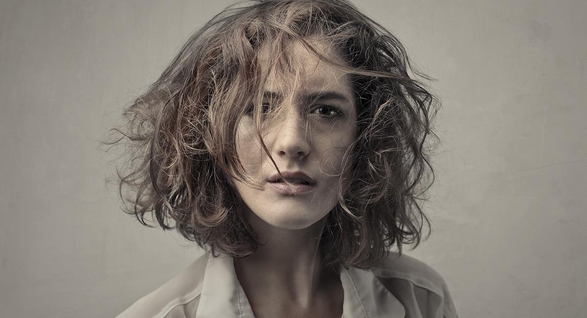 5 cosas que debes dejar de hacer con tu cabello para verte más joven. Foto: Shutterstock