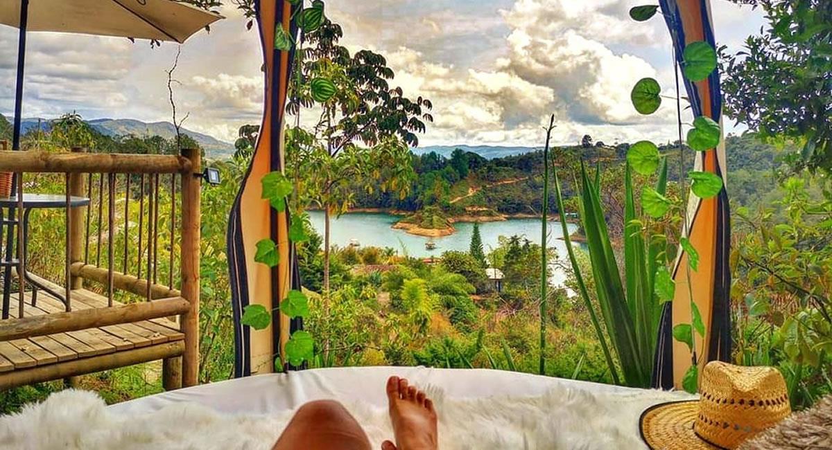 Poder experimentar el acampar, bajo las estrellas, es una actividad que puedes hacer en Colombia. Foto: Instagram @LevitGlamping