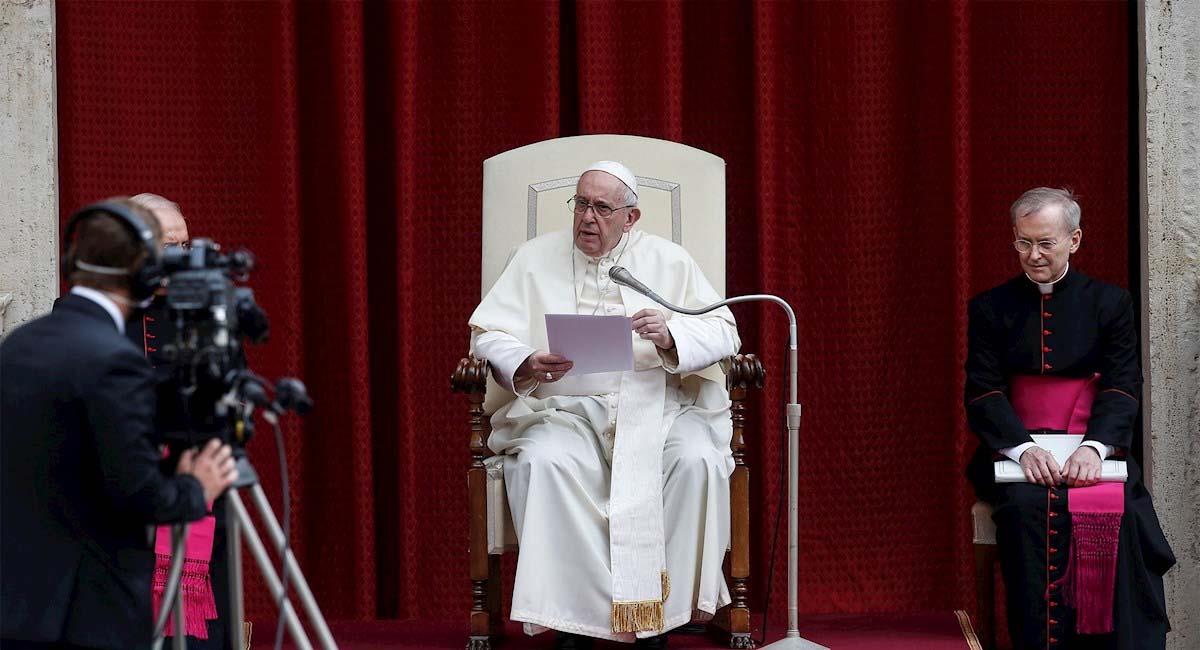 El Papa Francisco ha pedido oración por todas las víctimas de la COVID19 en el mundo. Foto: EFE