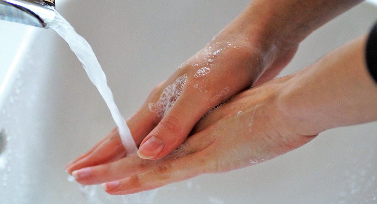 En épocas de reapertura social es muy importante extremar las medidas de higiene como el lavado de manos permanente. Foto: Pixabay