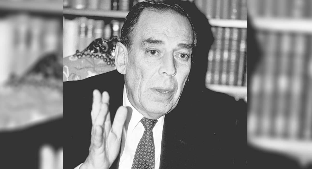 Álvaro Gómez Hurtado, político asesinado en 1995. Foto: Twitter / @ernestomaciast