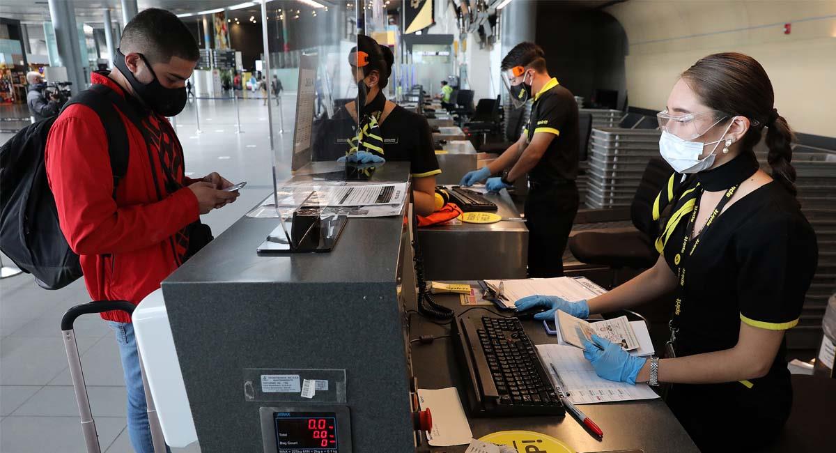 Los vuelos internacionales se reanudaron el pasado 21 de septiembre en Colombia. Foto: EFE