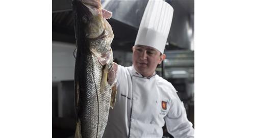 Chef colombiano ganó premio mundial por "el arte de cocinar pescado" 