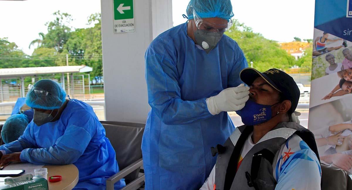 Aún son 65.928 personas las contagiadas por COVID19 en Colombia. Foto: EFE