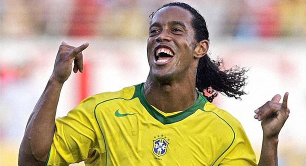Ronaldinho pasó seis meses en prisión por presunta falsificación de documentos. Foto: Twitter @10Ronaldinho