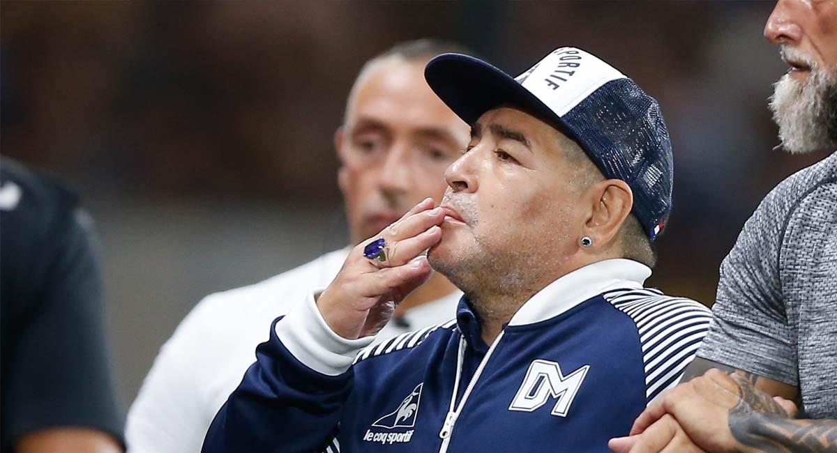 Diego Maradona, director técnico de Gimnasia, en Argentina. Foto: EFE