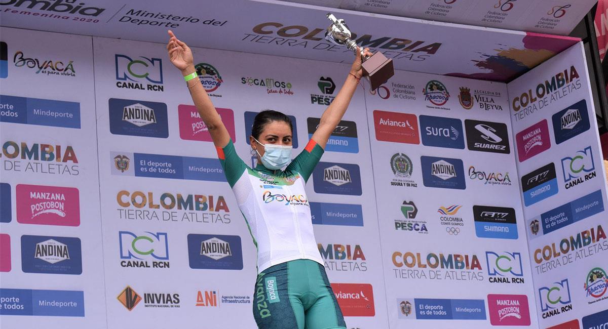 Lorena Colmenares ha ganado dos de las tres etapas de la Vuelta a Colombia Femenina. Foto: Twitter @GobBoyaca