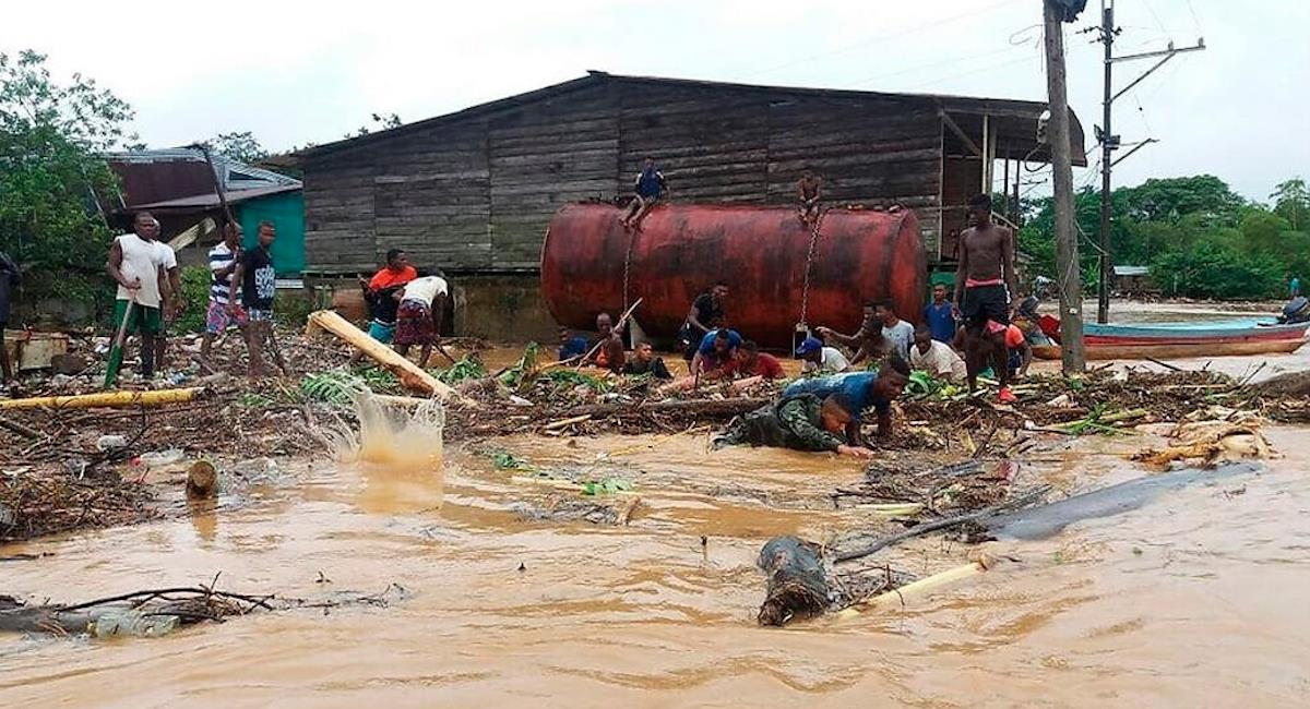 Las fuertes lluvias dejan desoladoras imágenes en Chocó. Foto: Twitter @AndrsTrece
