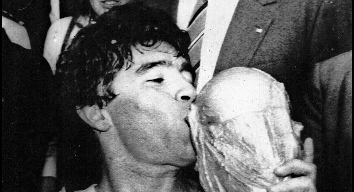 Diego Maradona, tras ganar el Mundial de Fútbol en México 1986. Foto: EFE